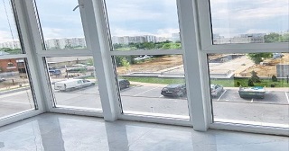 Панорамное остекление балкона Лесозаводск цена от 11 тыс. руб. м/п.